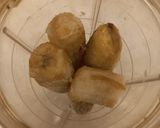 A picture of step 1 of Bnanna Milk Shake.