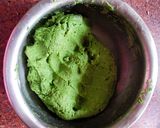A picture of step 3 of Green Palak Puri.