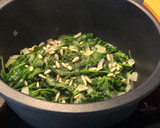 Foto del paso 3 de la receta: Espaguetis con espinacas y salmón