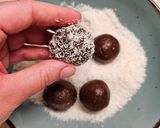 Kókuszgolyó (cukormentes, tejmentes) recept fázis 2 fotója