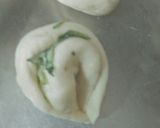 A picture of step 11 of Spinach garlic flower bread.