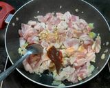 Hình bước làm 3 của món Thịt lợn xào kim chi chua ngọt