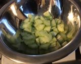 Une image de l'étape 3 de Chaudrons sanguinaires de salade composée (tomates,concombre,feta).