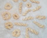 Foto langkah ke 6 dari resep Kkwabaegi : 꽈배기 | Korean Twisted Doughnuts.