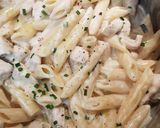 Hình bước làm 3 của món Chicken Alfredo Penne - Nui Ý Sốt Kem