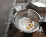 Foto del paso 2 de la receta: Bizcocho de leche con pepitas de chocolate