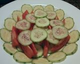 Foto del paso 4 de la receta: Ensalada piramidal de pepinos, tomates y troncos de atún blanco