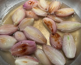 A picture of step 3 of Chicken with Shallots and Cherry Tomatoes.