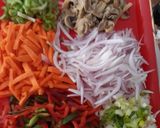 Foto del paso 3 de la receta: Tallarines de arroz con pollo y jamón en salsa de soja