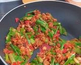 Foto langkah ke 3 dari resep Tumis Oncom Kembang Bawang.