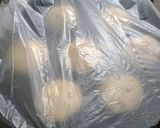 Foto del paso 5 de la receta: Pancitos saborizados de cebolla, queso y salame