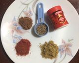 A picture of step 2 of Aloo Bhindi Fry.