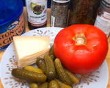 Foto del paso 1 de la receta: Ensalada de tomate y pepinillo (Falso carpaccio)