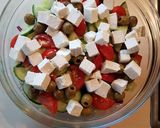 Grillezett csirkemell padlizsán krémmel, görögsalátával recept fázis 7 fotója