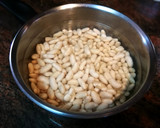 Foto del paso 1 de la receta: Crema de alubia blanca con seta shiitake y jengibre