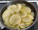 Foto del paso 3 de la receta: Huevo con patatas y fritada de verduras