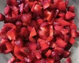 A picture of step 1 of Strawberry Compote.