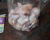 Foto del paso 1 de la receta: Jamoncitos de pollo sabrosos al horno con guarnición