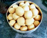 बेसन लाडू (Besan Ladoo Recipe In Marathi) रेसिपी स्टेप 2 फोटो 