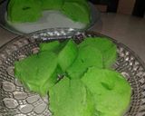Foto langkah ke 4 dari resep Bolu pandan kukus.