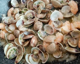 Foto del paso 3 de la receta: Cintas de pasta fresca con langostinos y almejas
