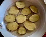 Foto del paso 4 de la receta: Bondiola con salsa frutal y mis papas dos cocciones