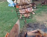 Foto del paso 2 de la receta: Asado a la cruz de lechón macerado en vinagre de manzana