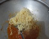 Foto langkah ke 3 dari resep Mie instan goreng pedas.