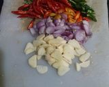 Foto langkah ke 1 dari resep Tumis sawi bakso.