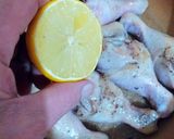 Foto del paso 3 de la receta Muslos de pollo en salsa de limón, ajos y perejil