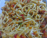 Foto del paso 5 de la receta: Tallarines con verduras, merluza empanada y salsa de soja dulce