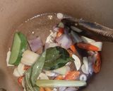 Foto langkah ke 2 dari resep Oseng Kerang Asam Manis.