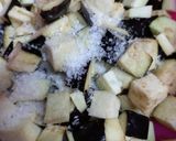 A picture of step 2 of Pollo con Piña y Berenjena.