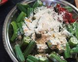 A picture of step 3 of Bhindi masala (sabzi).