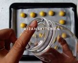 Foto langkah ke 5 dari resep Chui Kao So | Butter Cookies Kacang Tanpa Kacang.