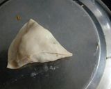 A picture of step 10 of Pizza samosa.