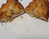 Foto del paso 3 de la receta: Cachopo de pollo con cebolla pochada y pavo