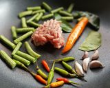 รูปขั้นตอนการทำที่ 4 ของ ผัดถั่วฝักยาวหมูสับ