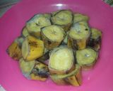 Foto langkah ke 3 dari resep Pisang tanduk rebus.