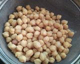 A picture of step 1 of Crunchy chana chilli.