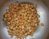 A picture of step 2 of Lauki aur Chane ki dal ki sabji.