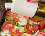 Foto del paso 1 de la receta: Lubina en tartera 🐟 🍅 🫑 🧅 🧄 🥔 🐟