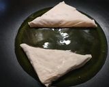 Φωτογραφία βήματος 3 της συνταγής Φέτα και χαλλούμι σαγανάκι σε φύλλο με σουσάμι και μέλι