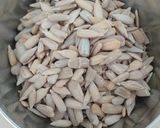 A picture of step 1 of Sunflower seeds mouth freshener.