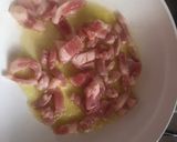 Foto del passaggio 4 della ricetta Farfalle alla crema di zucchine e pancetta croccante