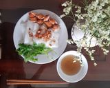 Hình bước làm 1 của món Bánh cuốn chay xúc xích bằng chảo chống dính