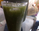 Foto del paso 3 de la receta: Agua Pepino, perejil y limón pa'la presión