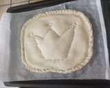 Une image de l'étape 6 de La galette des rois (uniquement avec de la pâte d'amande).