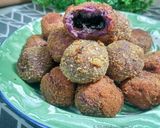 Foto langkah ke 6 dari resep Bola Ubi Ungu Isi Cokelat.