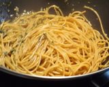 Foto del paso 2 de la receta: Atún rojo al ajillo con spaghetti integrales